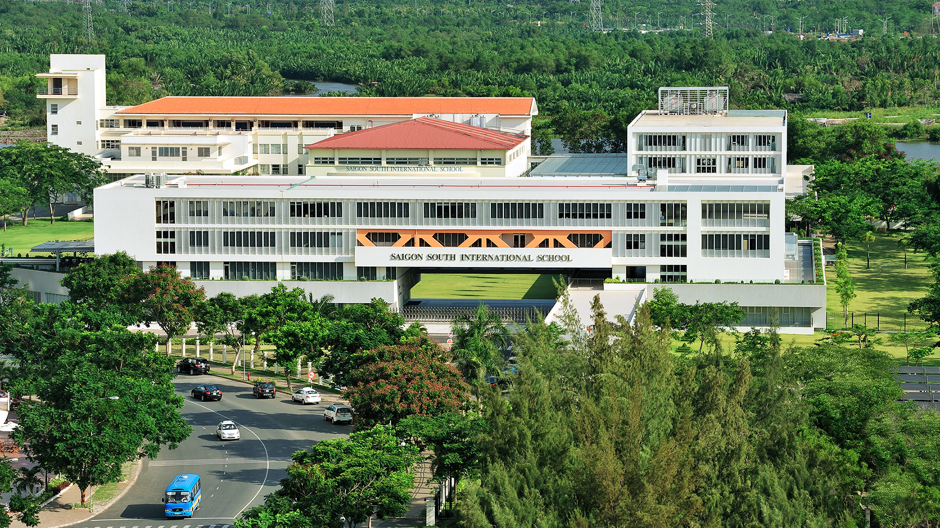Hiện nay đô thị Phú Mỹ Hưng là nơi tập trung khá nhiều trường học danh tiếng của TP.HCM như trường Đinh Thiện Lý (Lawrence S. Ting), Quốc tế Nam Sài Gòn (SSIS)…